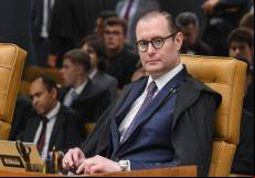 <a href='/modules/news/article.php?storyid=123461'>Zanin nega pedido do PL para Bolsonaro ser julgado no plen