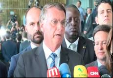 <a href='/modules/news/article.php?storyid=123588'>Bolsonaro sobre Barroso: Tem algo pessoal entre n