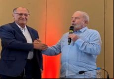 <a href='/modules/news/article.php?storyid=123591'>Bloomberg diz que Lula perdeu o rumo e est